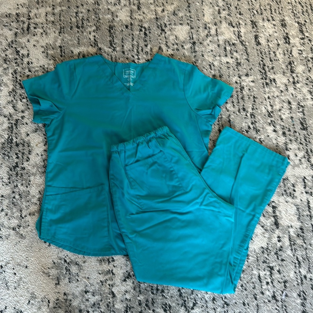 Scrub set